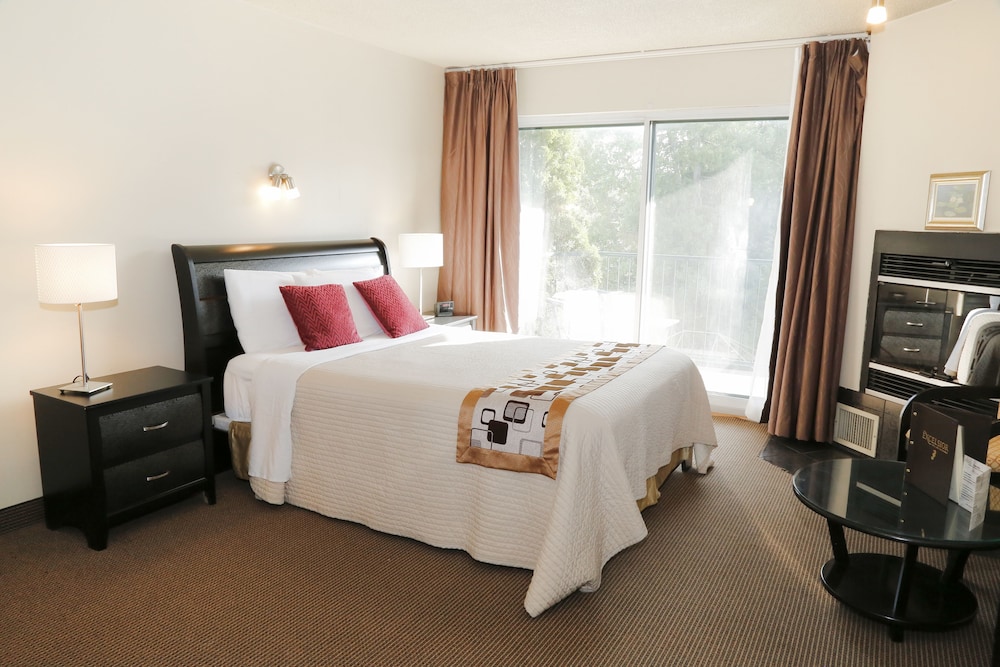 Excelsior Room, 1 Queen Bed with Sofabed, Single Whirlpool Tub