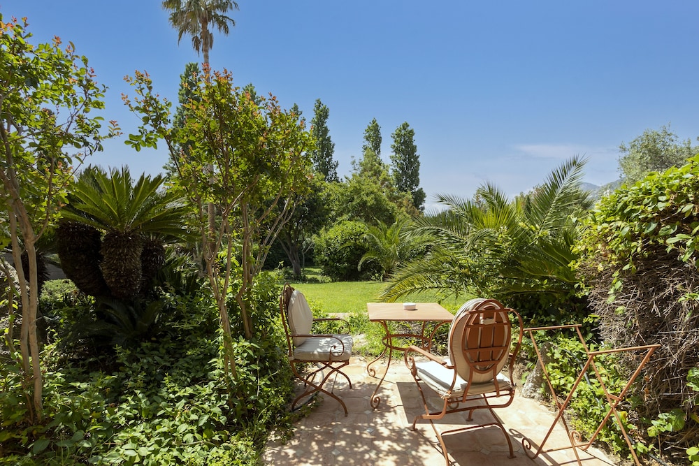 Superior Suite, 1 Bedroom, Mountain View, Garden Area photo