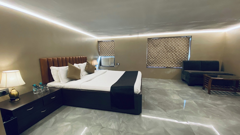 Family Room - Photo 8