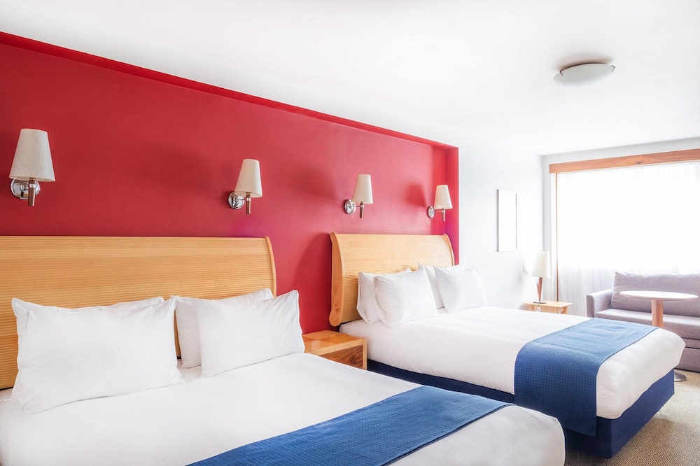 Premium Room, Multiple Beds - Photo 6
