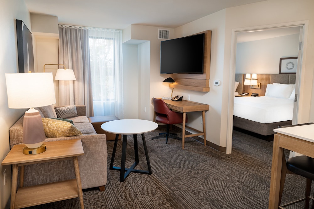 Suite, 2 Bedrooms, Accessible Bathtub, Kitchen (Mobility) - Photo 3