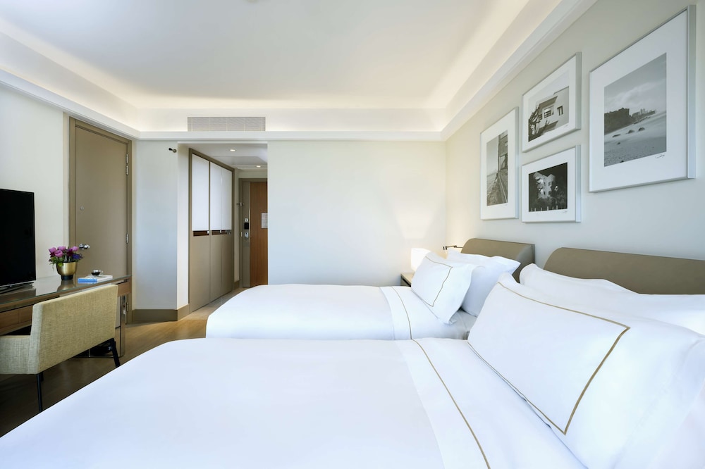 Twin Grand Vista Room with Sea View