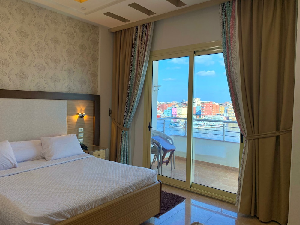 Design Double Room, 1 Bedroom, River View photo 3