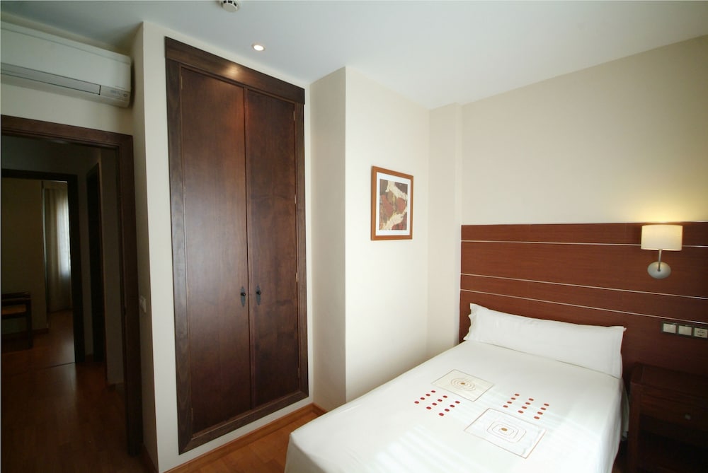 Apartment, 2 Bedrooms (For 2 adults and 1 child up to 12) - Photo 3