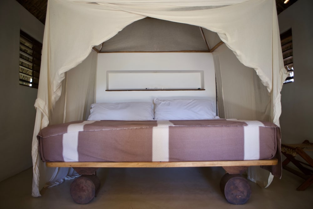 Standard Cabin, 1 Queen Bed, Beachside photo 2