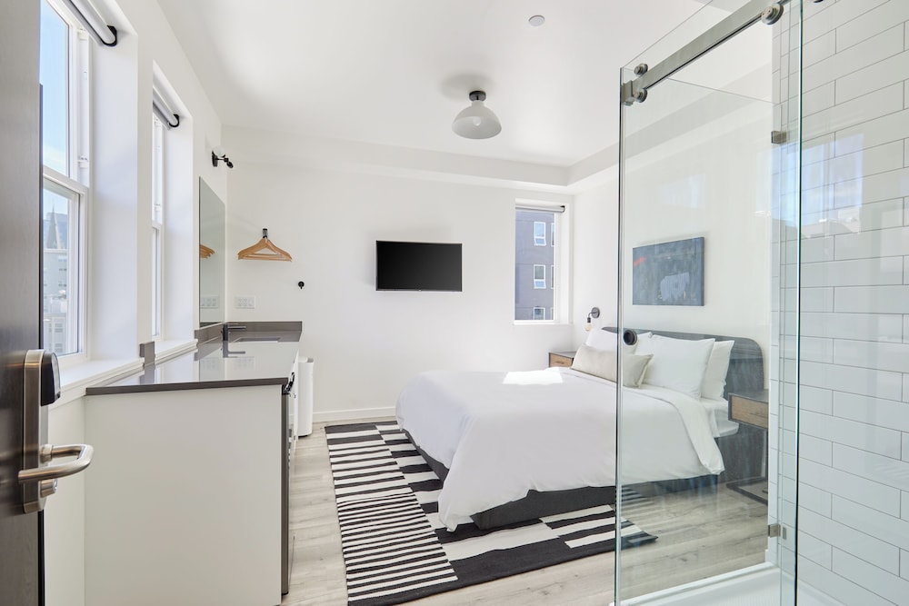 Superior Room, 1 Queen Bed photo 1
