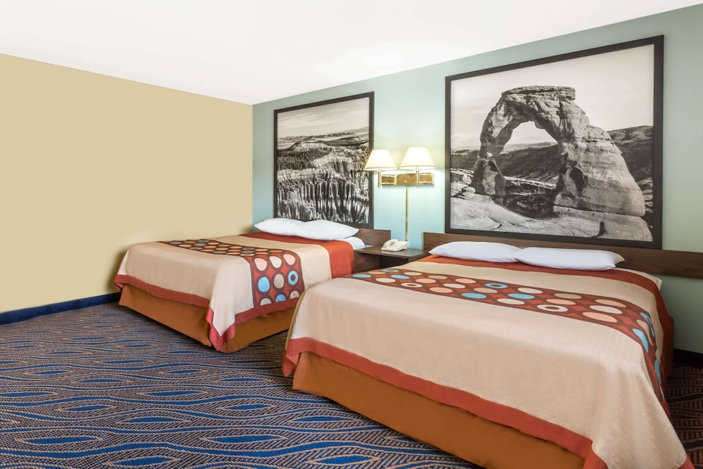 Suite, Multiple Beds, Non Smoking - Photo 3