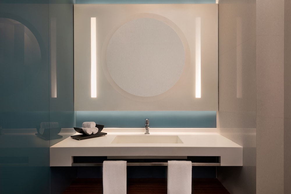 Executive Suite, 1 Bedroom - Photo 8