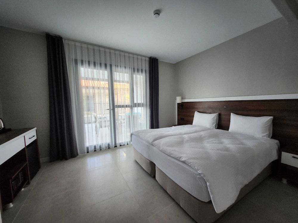 Standard Double or Twin Room, Private Bathroom, Courtyard View photo 1
