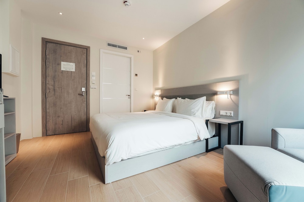 Chambre Deluxe, 1 très grand lit, vue cour intérieure