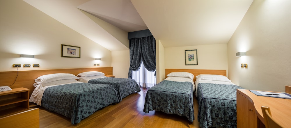 Family Quadruple Room - Photo 1