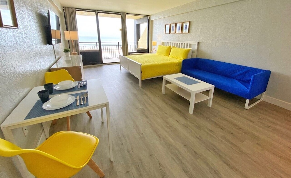 Panoramic Studio, 2 Queen Beds, Kitchen, Ocean View photo 1