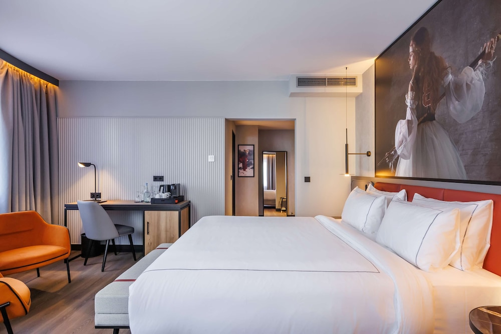 Junior Suite, 1 Double Bed with Sofa bed - Photo 3
