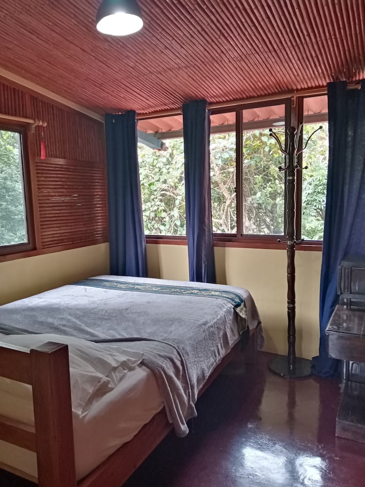 Basic Cabin, 2 Queen Beds photo 2