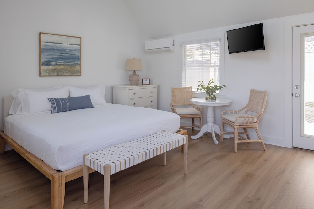 Superior Double Room, 1 King Bed, Courtyard View, Ground Floor