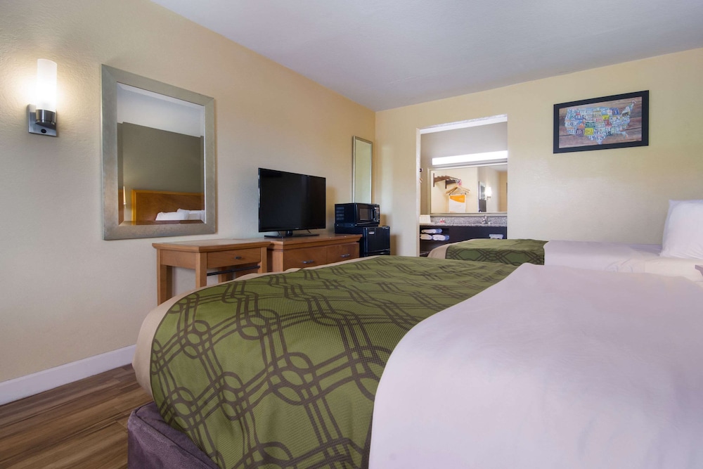 Standard Double Room, 2 Double Beds, Non Smoking - Photo 3