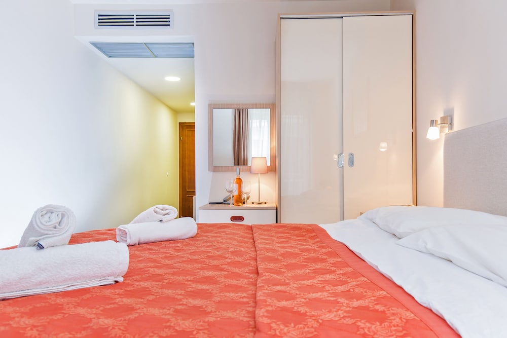 Double Room (1) thumbnail 6