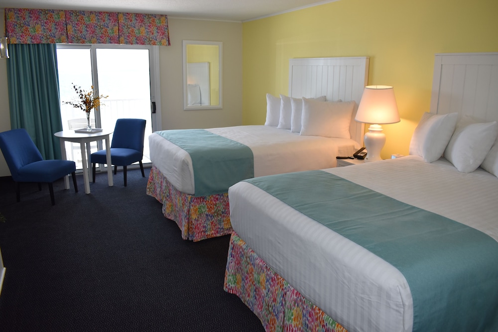 Standard Room, 2 Queen Beds, Balcony, Lake View photo 1