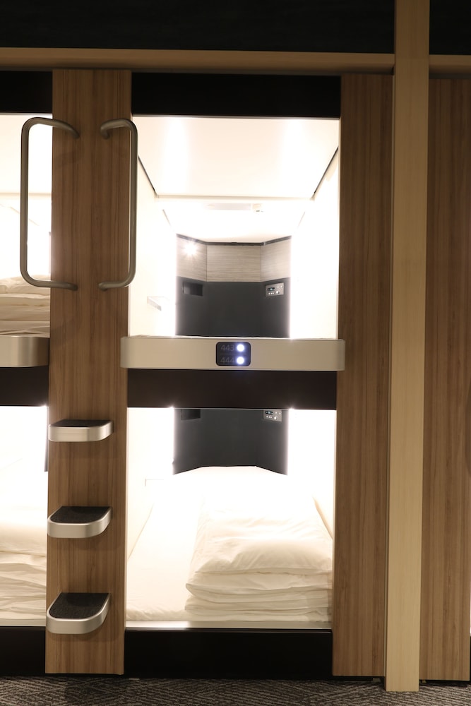 (Adjoining Room for 2 Males)Secure an upper bed and a lower bed of the same bunk, Without TV
