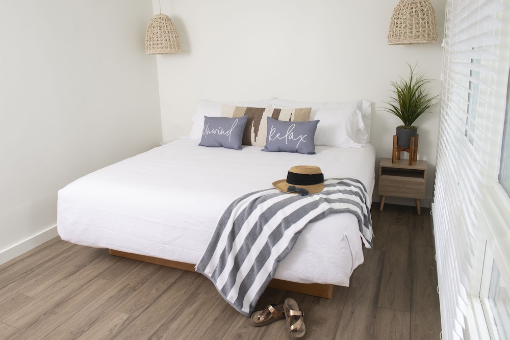 Signature Room, 1 King Bed, Pet Friendly