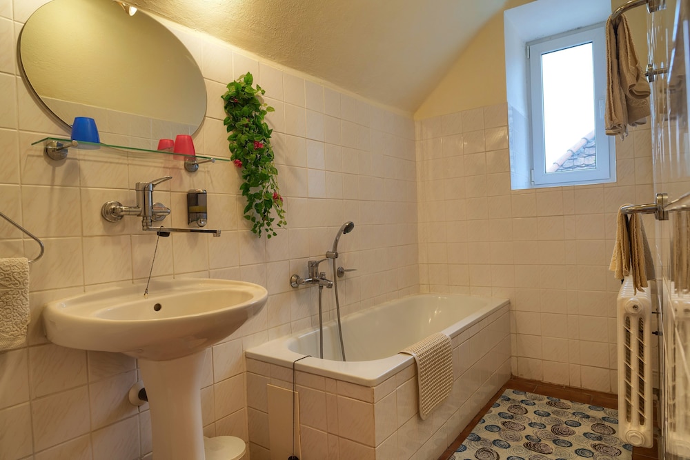 Comfort Room, Multiple Beds, Balcony photo 2