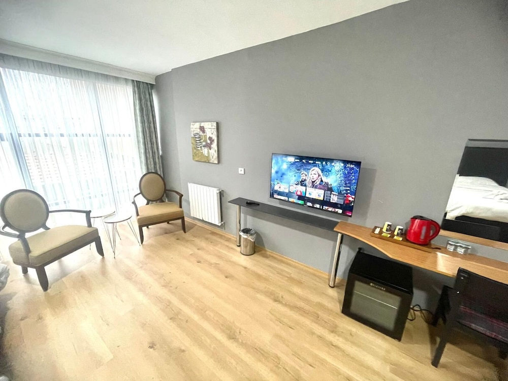 Family Room photo 3