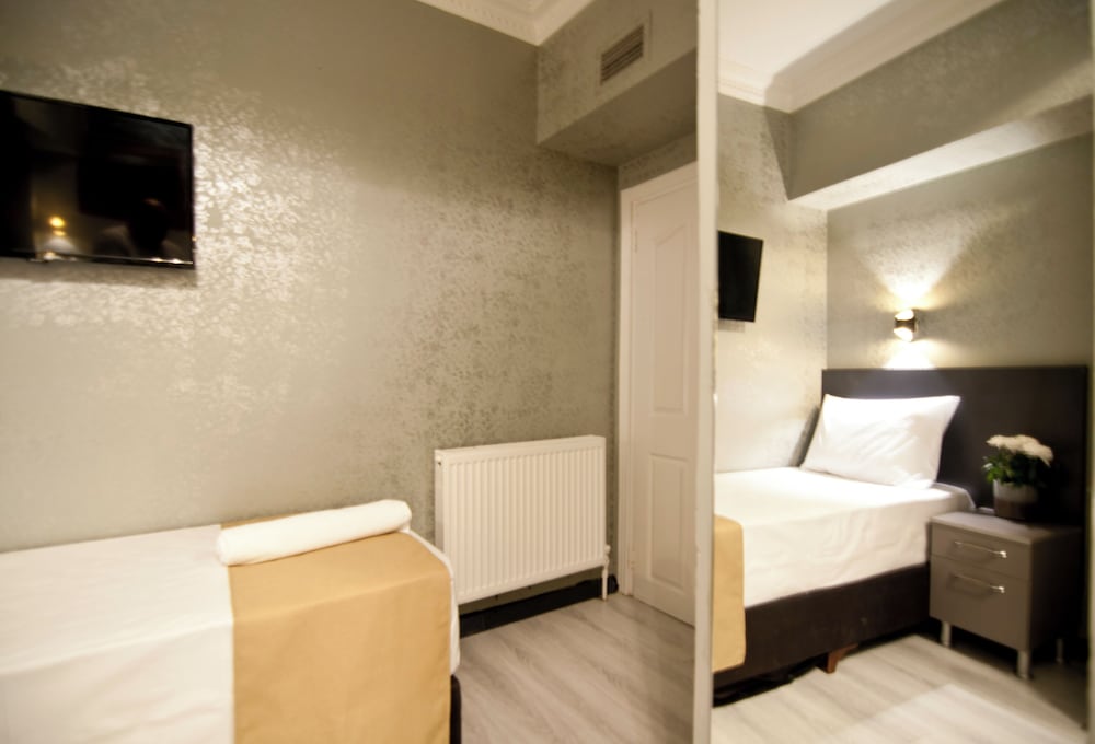 Basic Triple Room photo 3