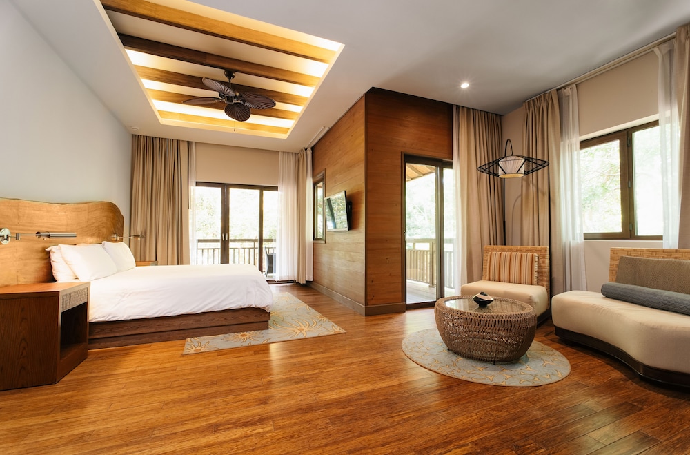 Junior Suite, 1 King Bed, (Nature view)