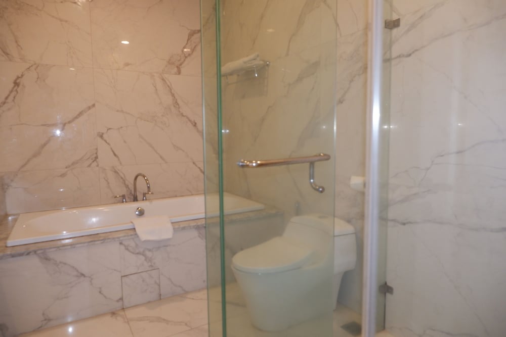 Deluxe Suite, 2 Twin Beds, City View photo 2