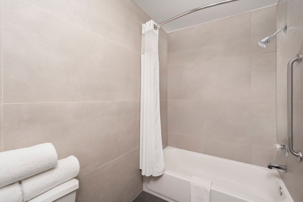 Executive Suite, 1 Bedroom - Photo 3