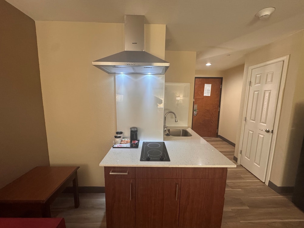 Suite, 1 King Bed, Non Smoking, Kitchenette - Photo 6