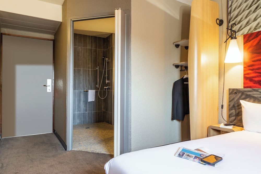Room, 1 Double Bed, Accessible - Photo 2