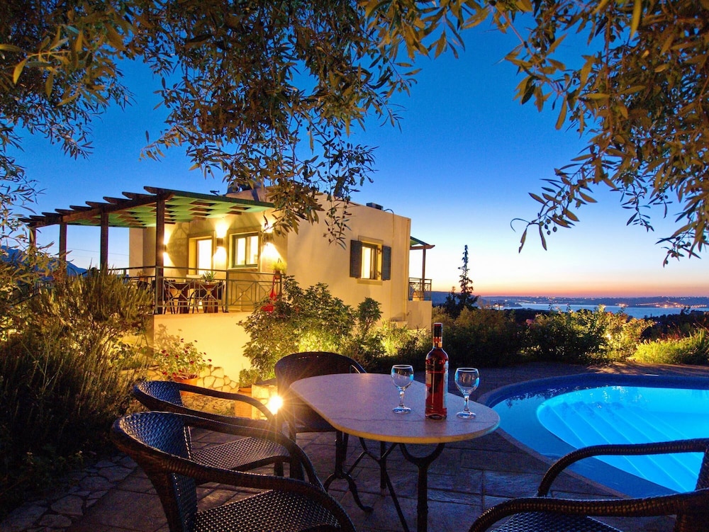 Villa photo 2