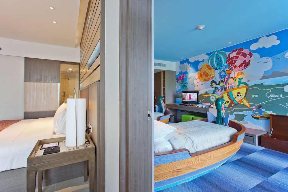 Family Suite, Multiple Beds - Photo 6