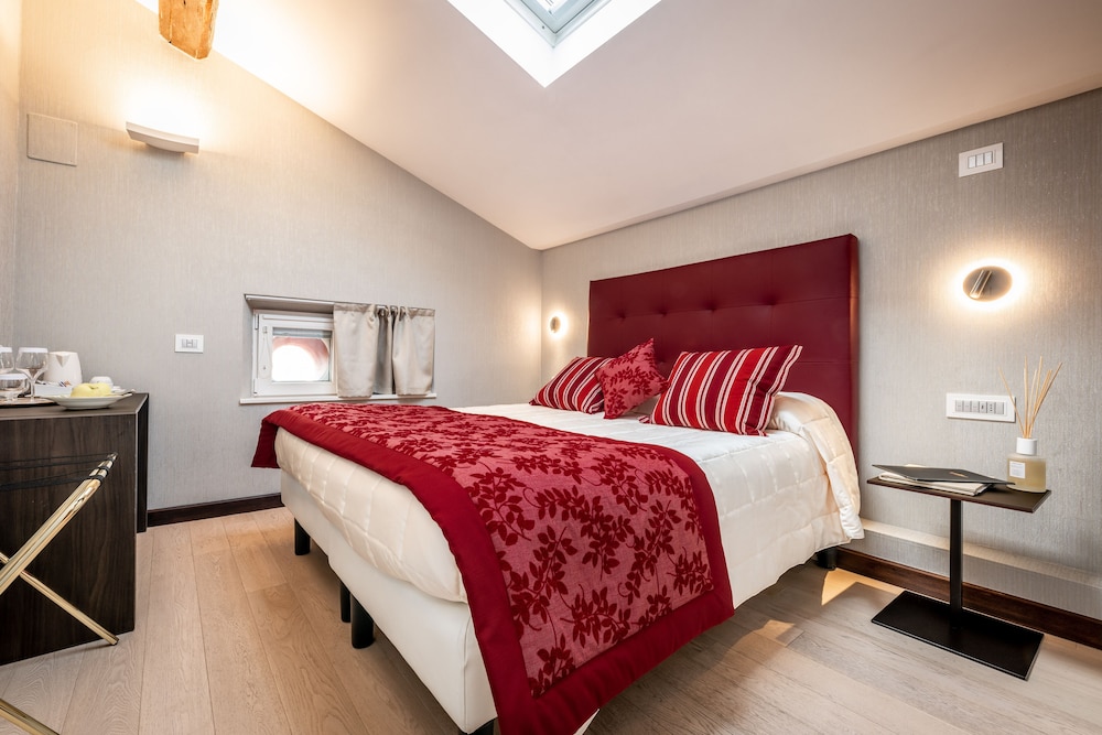 Double Loft Room - Photo 3