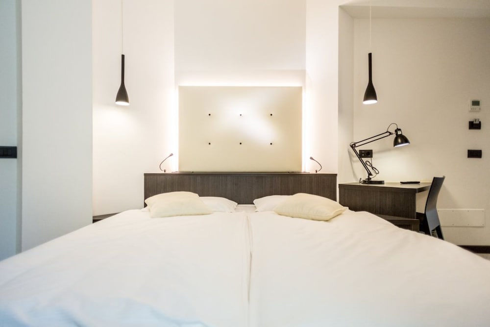 Double or Twin Room photo 3