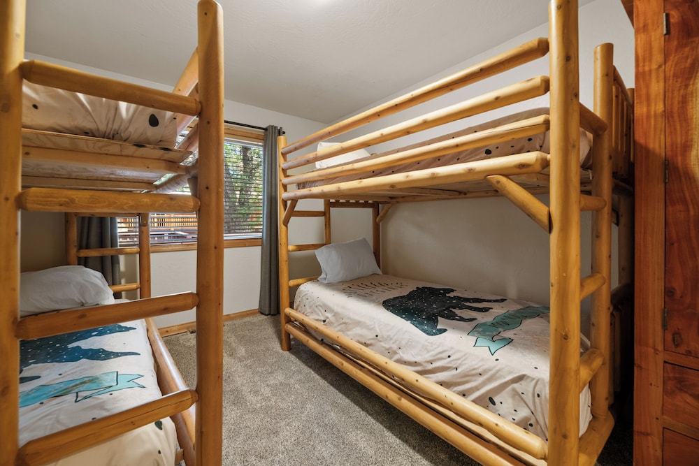 Cabin, Multiple Beds, Hot Tub, Mountain View