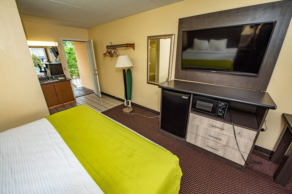 Comfort Single Room, 1 King Bed, City View photo 1
