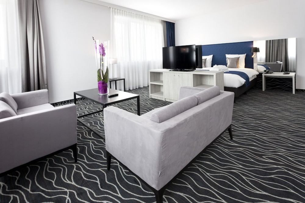 Business Suite photo 3
