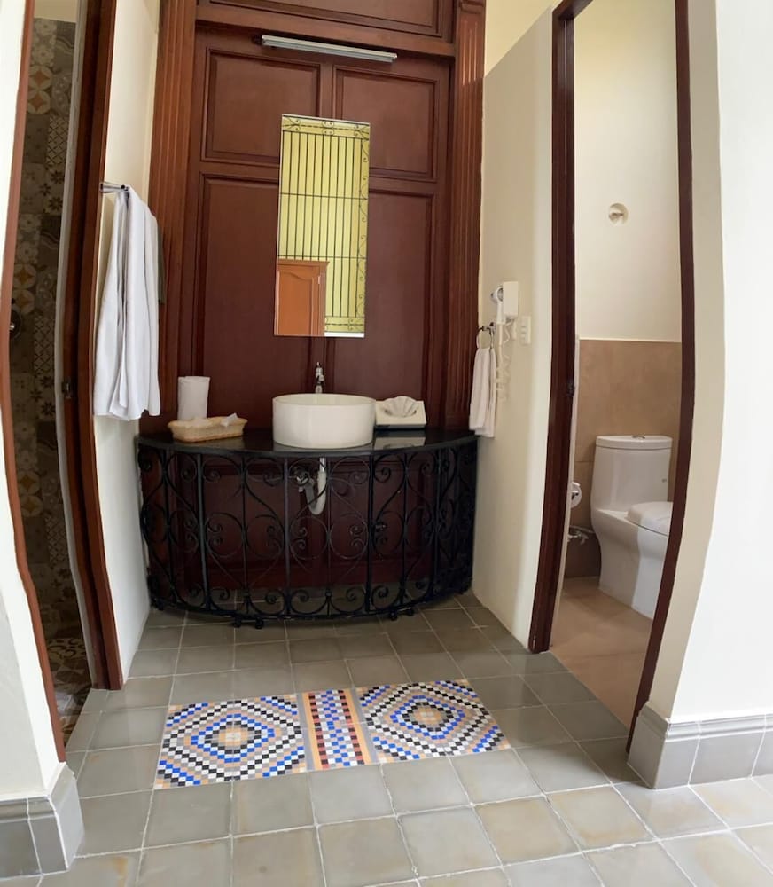 Deluxe Villa, 1 King Bed, Pool Access, Poolside - Photo 5