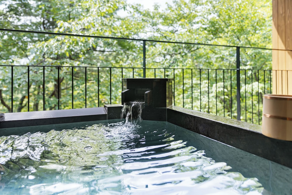 [Garden view] Japanese-Western room with private bath+terrace photo 3