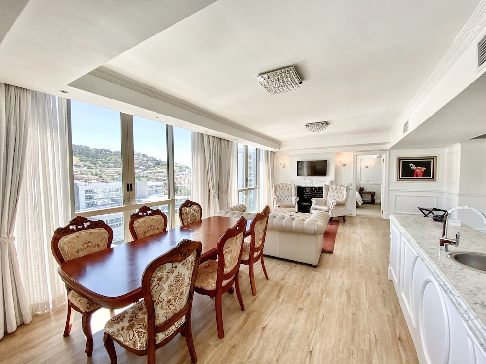 Premier Suite - Photo 4