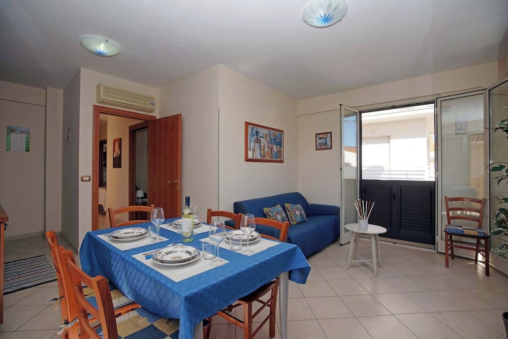 Apartment, 2 Bedrooms, Smoking photo 3