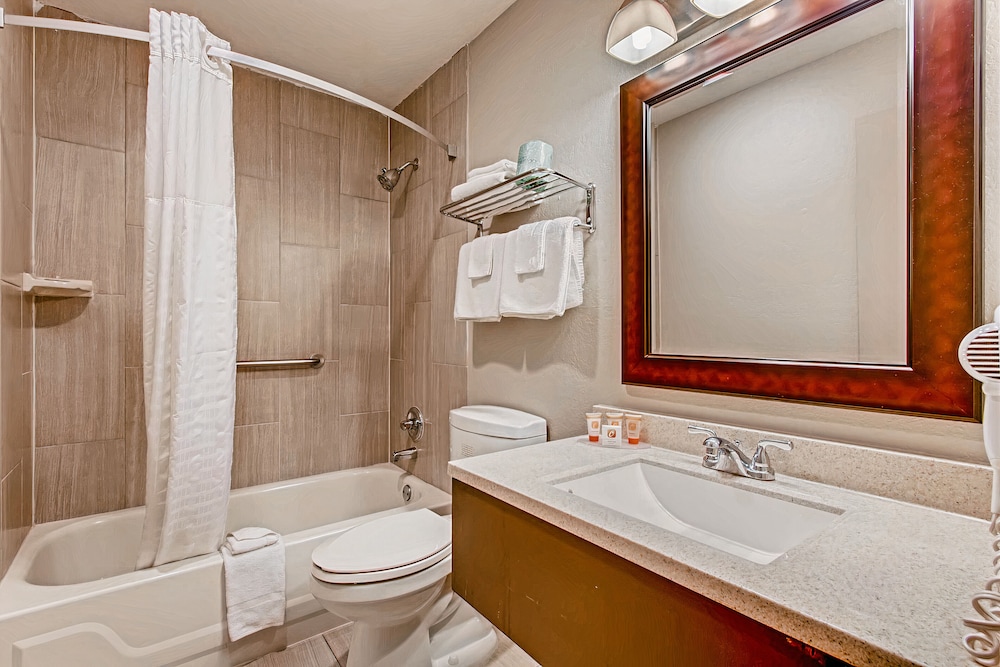 Standard Room, 2 Queen Beds - Photo 6