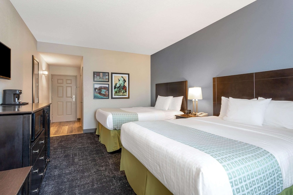 Deluxe Suite, 2 Queen Beds, Non Smoking - Photo 1