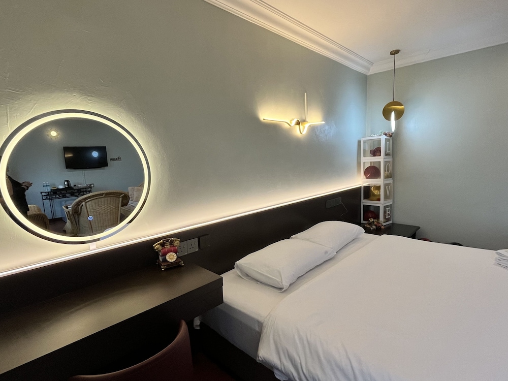 Honeymoon Suite, 1 Queen Bed, Non Smoking photo 1