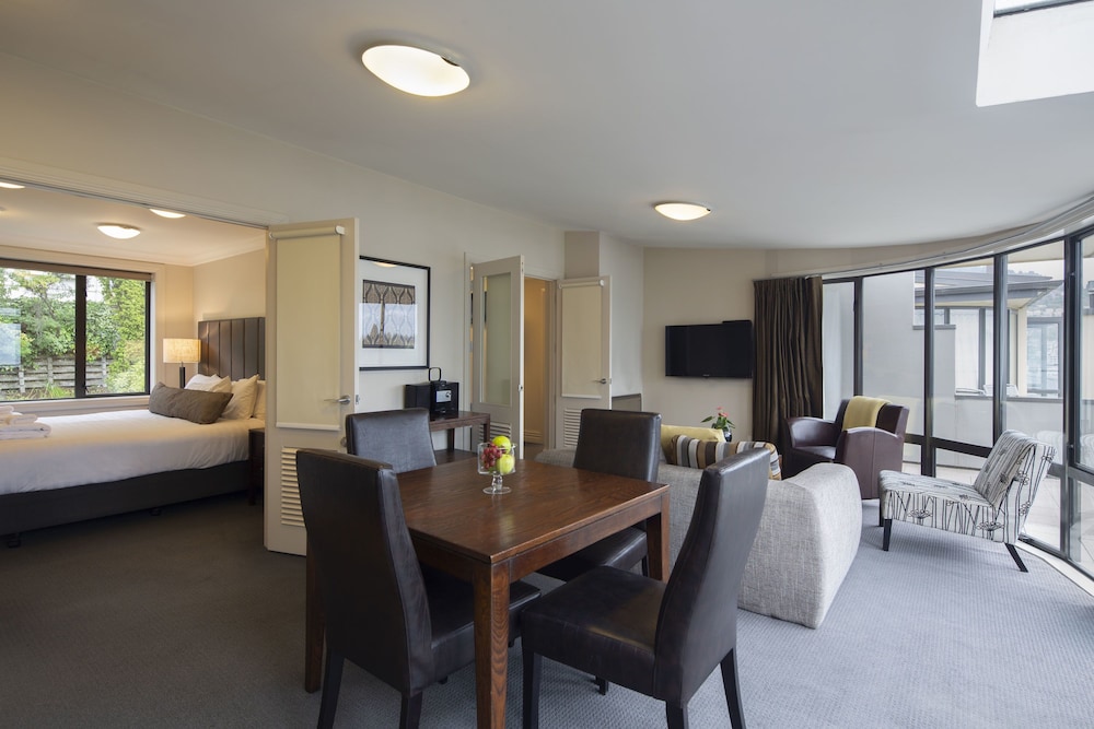 2 Bedroom Lakeview Suite - Photo 11