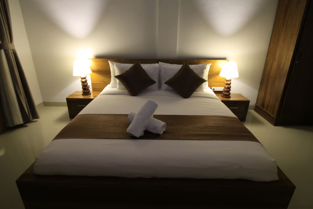 Standard Room, 1 King Bed photo 2