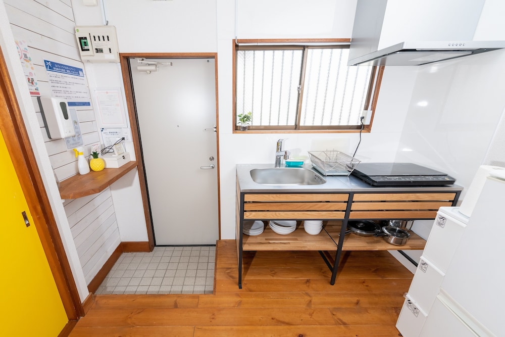 Basic Apartment photo 2