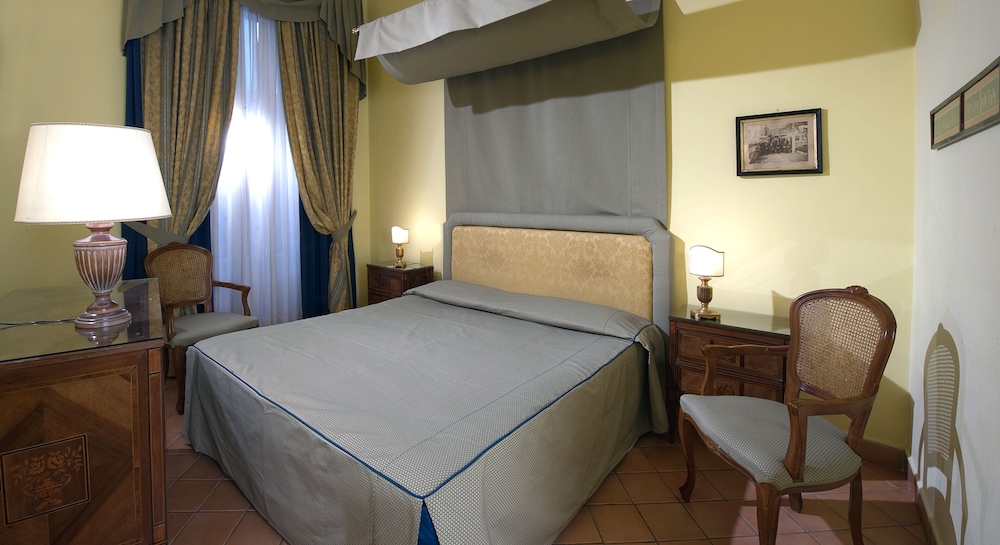 Standard Double Room Single Use - Photo 5